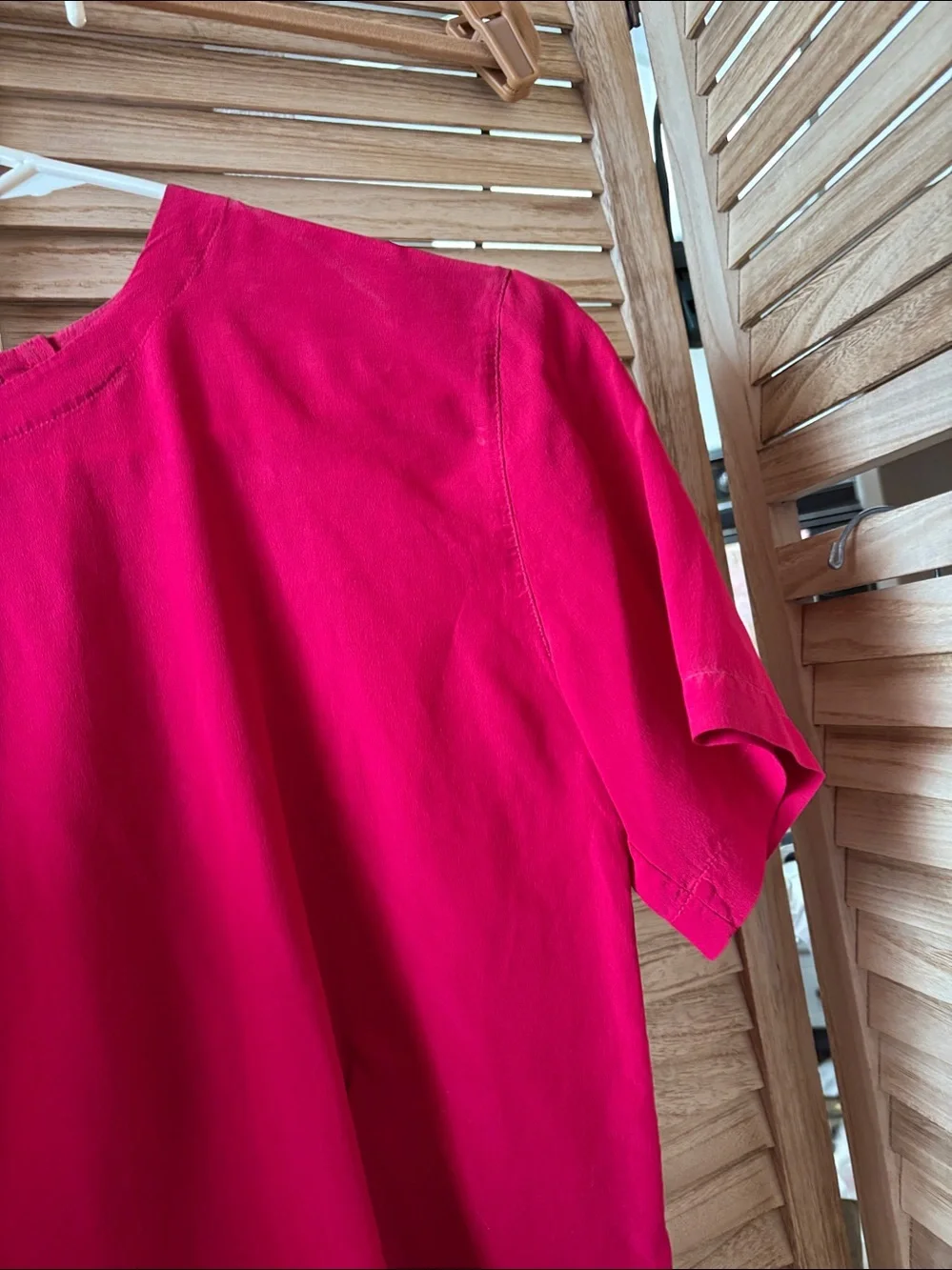 Casual Corner Women's Crewneck Silk Top Medium
